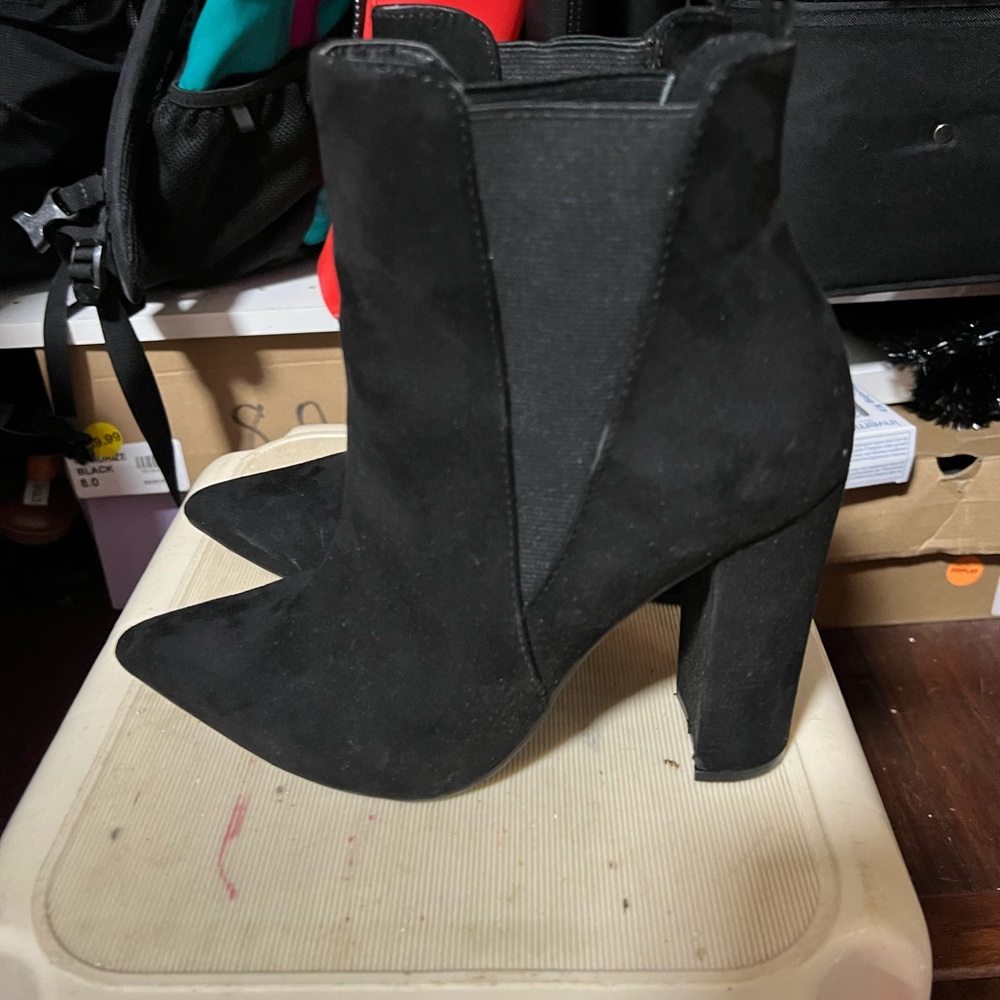 Black point booties